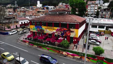 Plaza-de-Mercado-La-Perseverancia-in-Bogotá,-mural-and-mosaic-art-painted-by-a-group-of-artists-in-2017