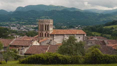 Located-Pyreneen-foothills,-UNESCO-World-Heritage-site,-Cathedral-monuments