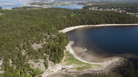 Aerial-view-of-Saltö-island-in-Sweden-with-lush-forests-and-a-serene-bay-in-the-foreground