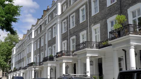 Central-South-Kensington-Flats-En-Una-Hermosa-Fachada-De-época-Londres-Reino-Unido-Junio-De-2024