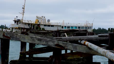 Boat-docked-at-a-wooden-pie