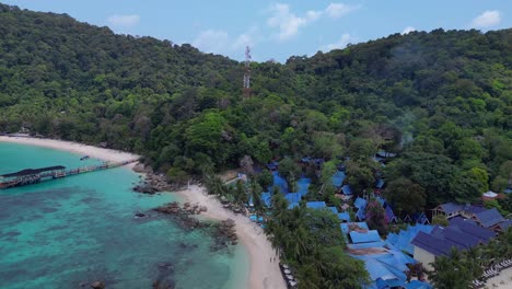 tropical-island-resort-using-solar-panels-to-generate-green-energy