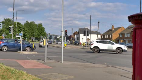 Verkehr-Auf-Der-Bath-Road-In-Slough,-Großbritannien,-Juni-2024