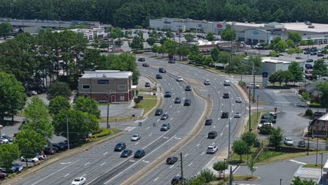 Storefront-of-shopping-center-at-american-highway-in-Marietta-City,-Georgia