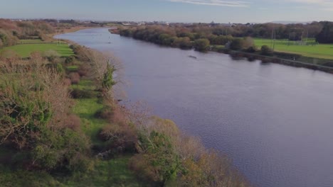 Aerial-dolly-captures-rowers-practicing-in-the-River-Corrib,-Galway