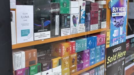 Tienda-De-Venta-De-Vapes-Y-Consumibles-En-Ealing,-Londres,-Reino-Unido,-Junio-De-2024.