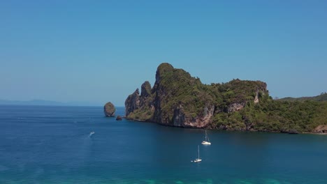 Catamaran-is-sailing-on-turquoise-water-near-a-tropical-Thai-island-on-a-sunny-day