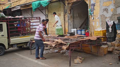 Few-men-open-the-vegetable-shop-to-sell-early-in-the-morning