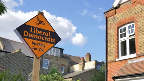 Wählen-Sie-Das-Schild-Der-Liberaldemokraten-In-Einer-Wohnstraße-In-Ealing,-London,-Großbritannien,-Juni-2024