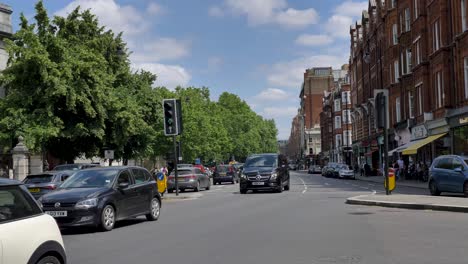 South-Kensington,-Blick-Auf-Die-Brompton-Road,-London,-Großbritannien,-Juni-2024