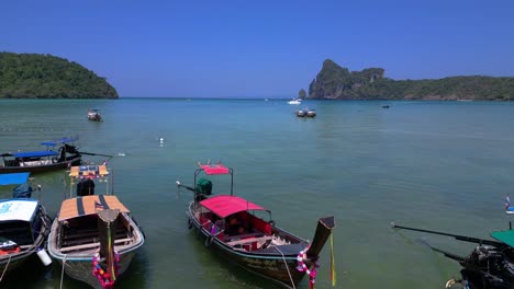 Catamaran-is-sailing-on-turquoise-water-near-a-tropical-Thai-island-on-a-sunny-day