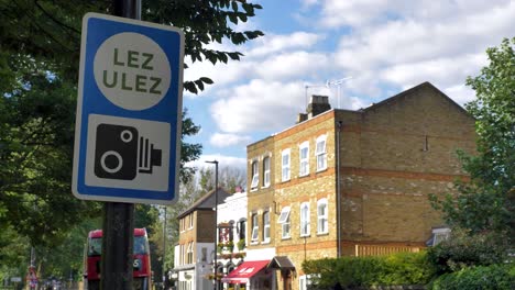 Ulez-Lez-Zeichen-In-Ealing,-London,-Großbritannien,-Juni-2024