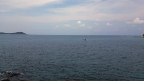 boat-on-tropical-island-beach