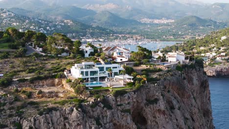 Aerial-View-Of-Luxurious-Villa-Property-At-Mirador-De-La-Mola,-Mallorca