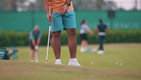 Golfers-practising-at-the-golf-club-in-Dubai,-United-Arab-Emirates