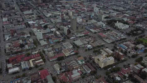 Drohnenvideo-Des-Zentralen-Geschäftsviertels-In-Bulawayo,-Simbabwe