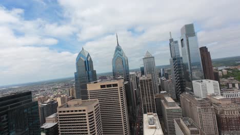 William-Penn-statue-atop-City-Hall