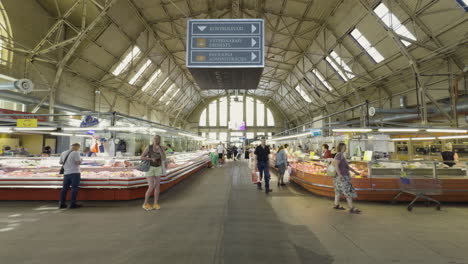 Interior-intersection-of-the-large-open-central-market-under-huge-canopy