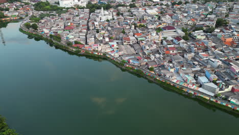 Indonesian-Slums-Built-Up-To-The-Edge-Of-Sunter-Lake-In-North-Jakarta