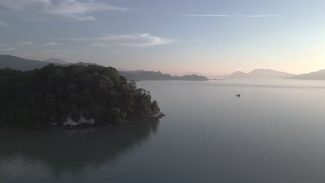 Amanecer-En-La-Isla-Tropical-De-Malasia-Langkawi,-Océano-Pacífico