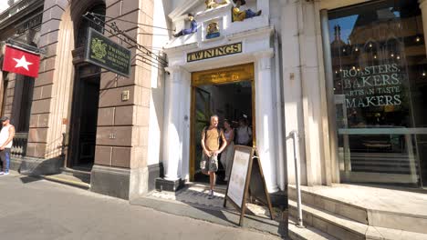 Exterior-De-La-Famosa-Marca-De-Té-Twinings-En-Strand,-Londres,-Reino-Unido,-Julio-De-2023