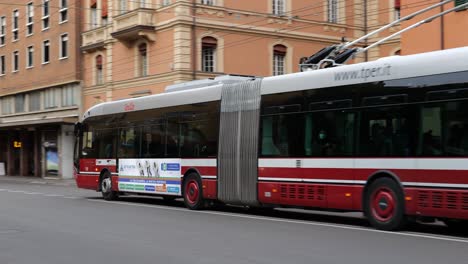 Iveco-Crealis-Neo-18-Emilio-articulated-trolleybus,-vehicle-of-Tper-public-transportation-company-in-Bologna,-Italy,-panning-shot