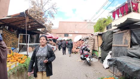 Obst--Und-Gemüsemarkt-In-Der-Medina-Der-Altstadt-Von-Marrakesch,-Marokko