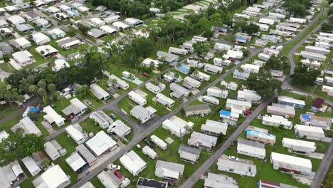 Aerial-top-down-shot-of-Mobile-Home-Trailer-Park-in-Fort-Myers-Suburb,-Florida