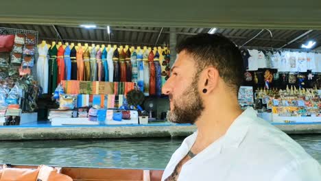 walking-through-the-floating-market-of-bangkok-very-uncrowded