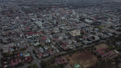 Vídeo-De-Drones-Del-Distrito-Central-De-Negocios-De-Bulawayo,-Zimbabwe