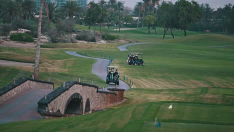 Una-Vista-Del-Club-De-Golf-De-Dubai,-Inaugurado-En-1993,-Que-Cuenta-Con-Un-Campo-De-Campeonato-De-18-Hoyos-Par-71