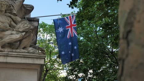 La-Bandera-Australiana-Que-Cuelga-De-La-Alta-Comisión-Australiana,-Londres,-Reino-Unido,-Julio-De-2023.