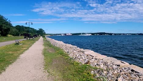 Walking-trail-along-Casco-Bay-in-Portland,-Maine