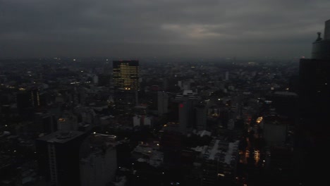 Luftaufnahme-Des-CDMX-Central-Boulevard-In-Mexiko-Stadt,-Paseo-De-La-Reforma-Bei-Nacht