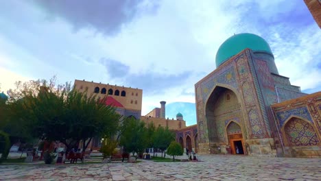 Vista-De-La-Plaza-Khazrati-Imam-En-Taskent,-Uzbekistán