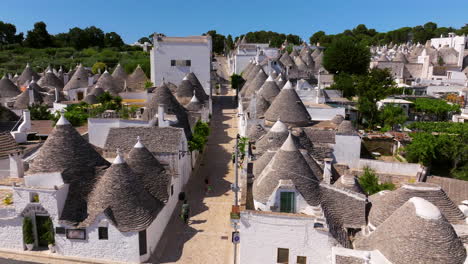 Casas-Trulli-De-Alberobello-En-Italia---Disparo-De-Drone