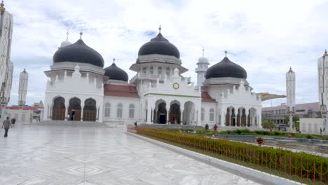 Lugar-Religioso,-Patrimonio,-Cultura,-Tradición,-Atracción-Turística-Para-Visitantes