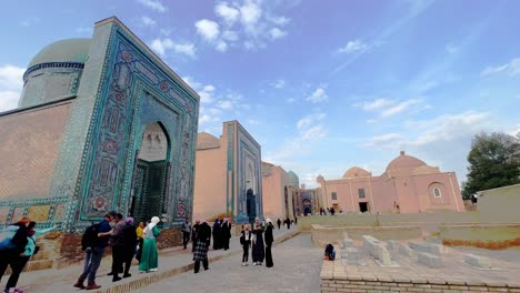 The-courtyard-of-the-Shah-i-Zinda-or-Shakh-i-Zinda,-Samarkand,-Uzbekistan