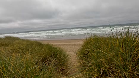 Cloudy-windy-day-at-the-beach