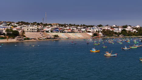 Pueblo-Pesquero-Lang-Chai-Mui-Ne,-Hotel-Y-Restaurante-De-Mariscos