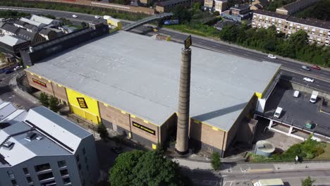 Drone-Disparó-Gran-Edificio-De-Almacén-De-La-Empresa-De-Almacenamiento-Amarillo