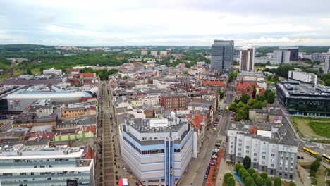 Plaza-Del-Mercado-En-El-Centro-De-Katowice-En-Polonia---Toma-Aérea-De-Drones