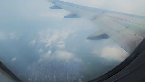 La-Vista-Desde-La-Ventana-Del-Avión-En-El-Ala.