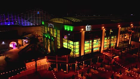 Night-Scene-At-The-Ocean-Front-Walk-In-Belmont-Park-With-The-Plunge-San-Diego,-California-USA