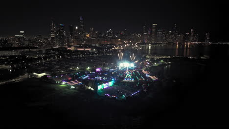 Establishing-drone-shot-of-the-Beyond-Wonderland-Festival,-nighttime-in-Chicago