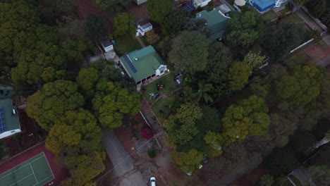 Vídeo-De-Drone-De-Un-Suburbio-En-Bulawayo,-Zimbabwe