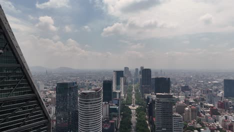 Paseo-De-La-Reforma-In-Einem-Erhöhten-Blick-über-Wolkenkratzer,-CDMX