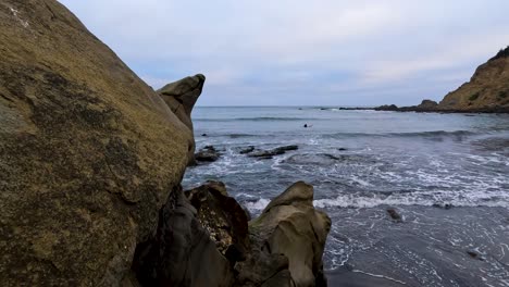 Giant-rock-sits-in-Ocean-bay