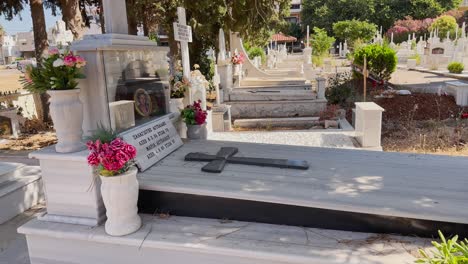 Graves-In-an-Orthodox-Old-Cemetery