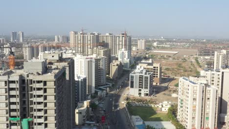 Al-Frente-Donde-Hay-Muchos-Y-También-Hacia-El-Costado-Hay-Muchos-Conventillos